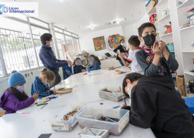 Los estudiantes del Liceo Internacional crearon postales para enviar al espacio.