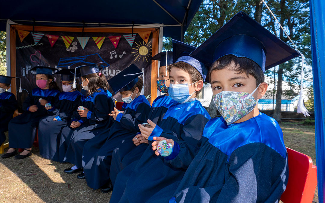 Pequeños graduados! Graduación Preescolar 2021 - 2022 Pequeños graduados! Graduación Preescolar 2021 - 2022